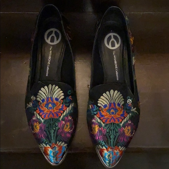 The WISHBONE Collection Shoes - The Wishbone collection embroidered moccasin